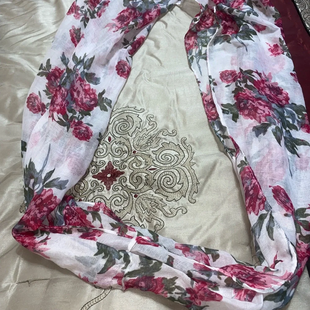 Infinity Scarf - Picture 1 of 3